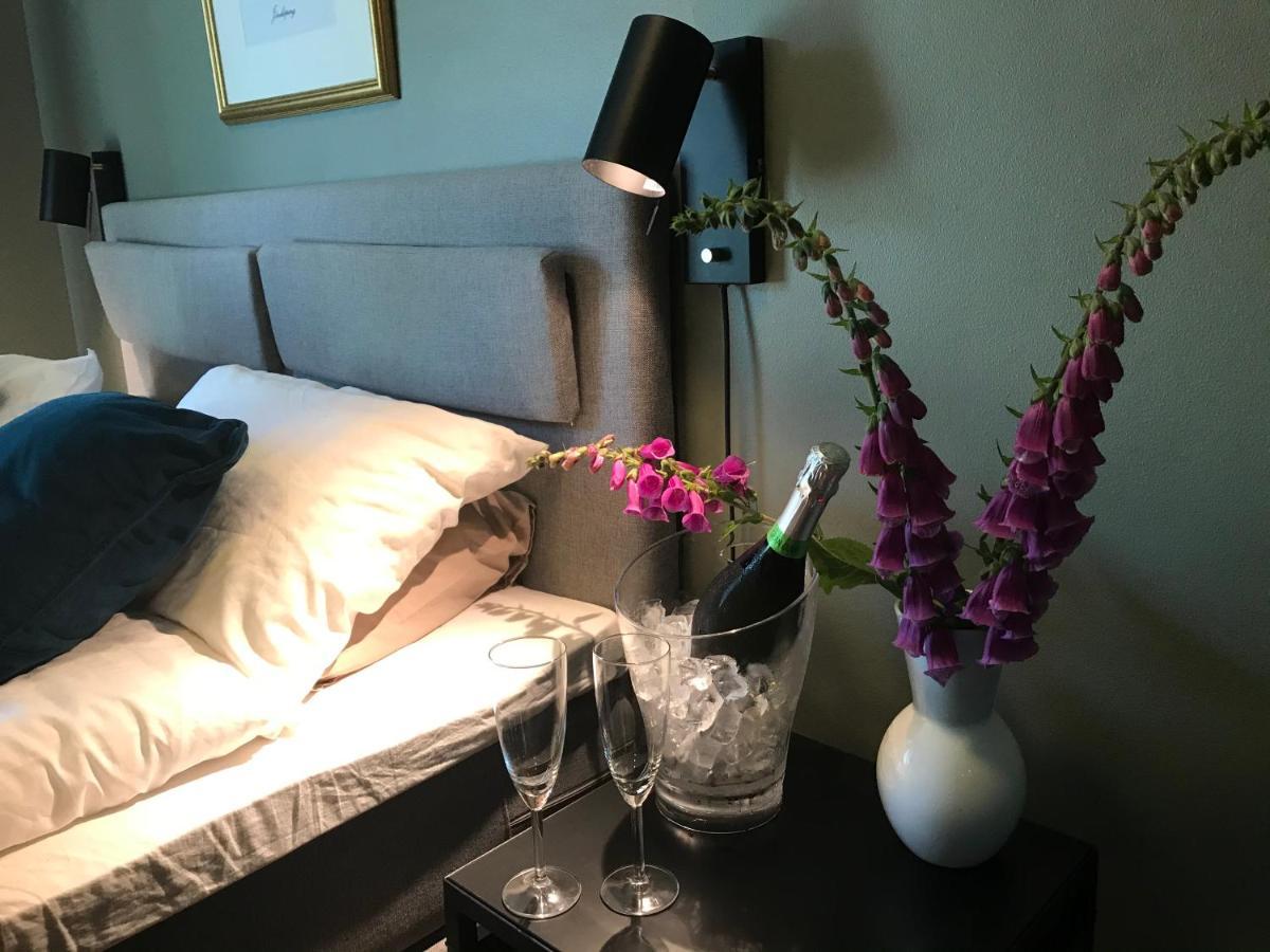Hasse Pa Sjoekanten Hotell & Restaurang เยินเชอปิง ภายนอก รูปภาพ