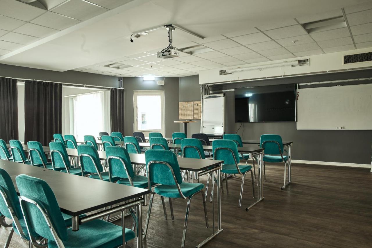 Hasse Pa Sjoekanten Hotell & Restaurang เยินเชอปิง ภายนอก รูปภาพ