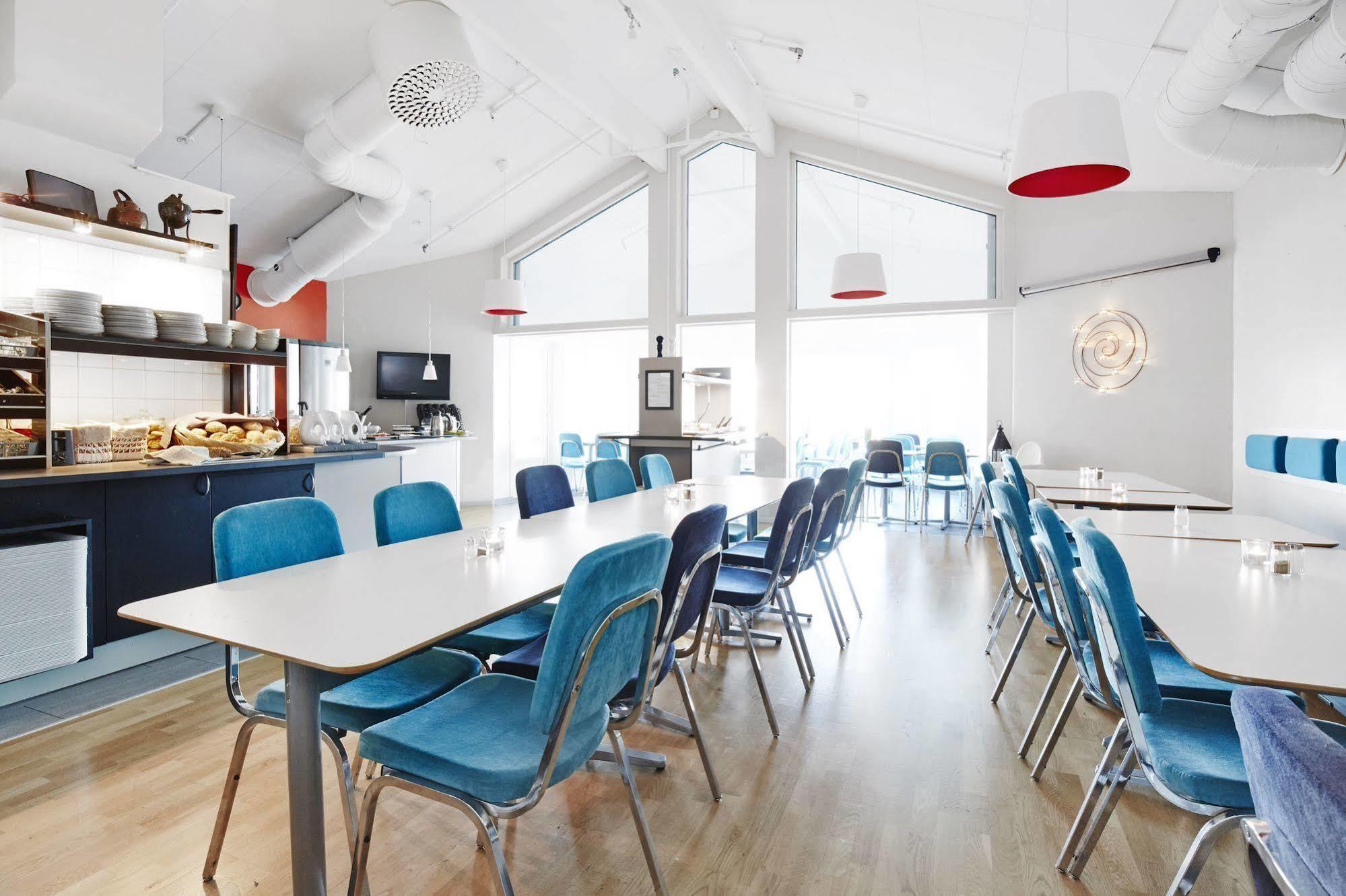 Hasse Pa Sjoekanten Hotell & Restaurang เยินเชอปิง ภายนอก รูปภาพ